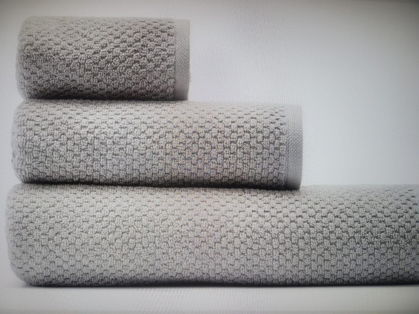 Cream colored sponge bath set